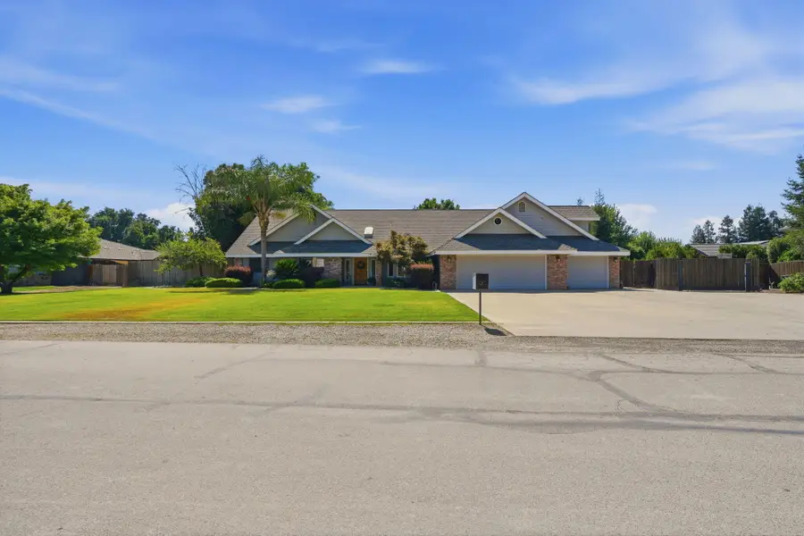 1203 N Tommy Court, Visalia, CA 93291 - #3