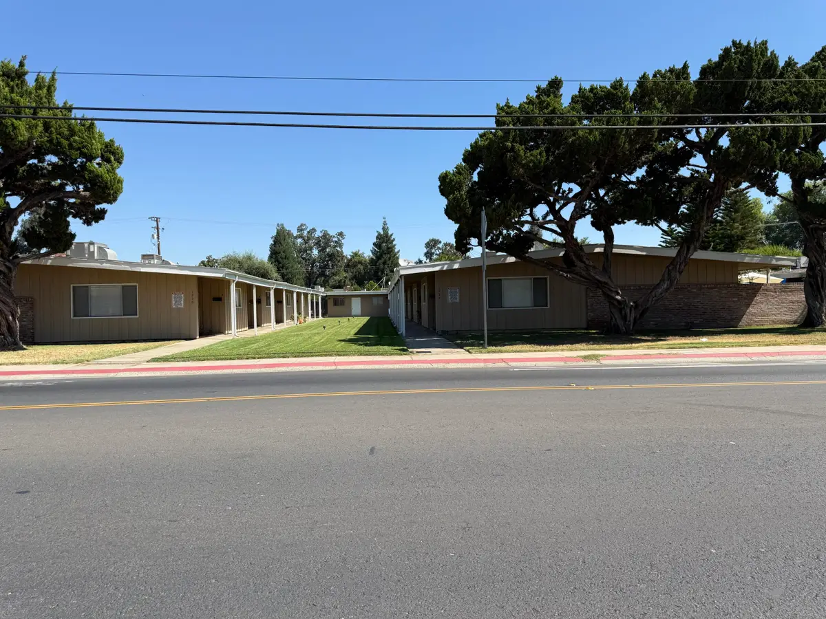 1220 W Tulare Avenue, Visalia, CA 93277 - #1