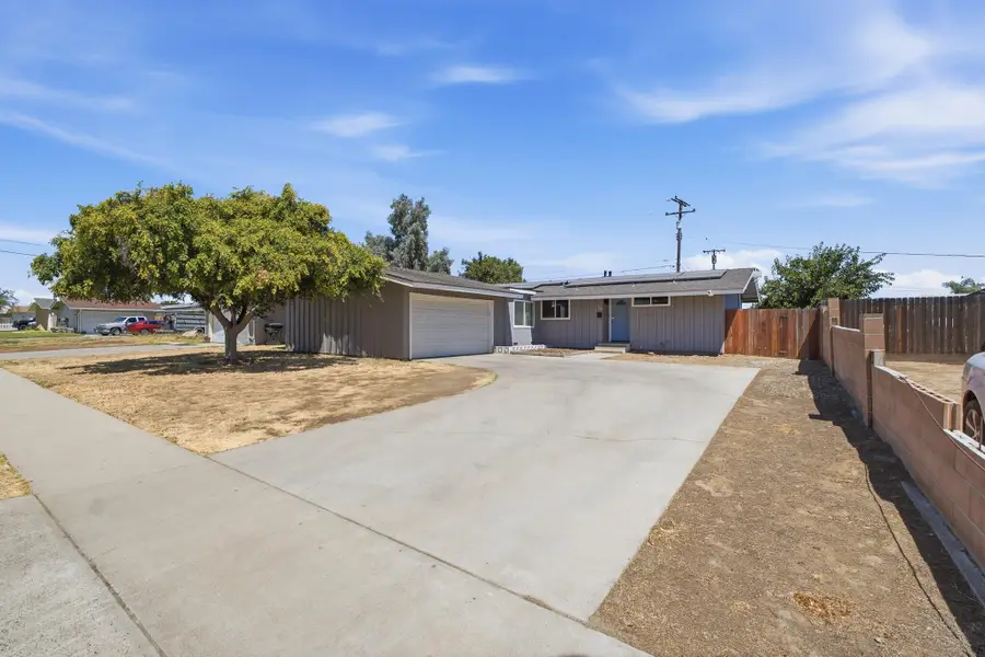 1008 E Myrtle Street, Hanford, CA 93230 - #2