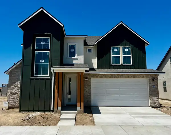 1036 S Madrid Avenue, Tulare, CA 93274