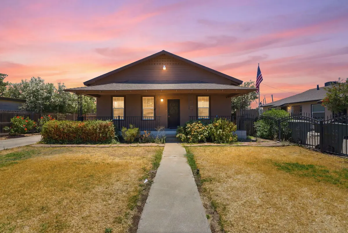 1009 W Grove Avenue, Visalia, CA 93291 - #1