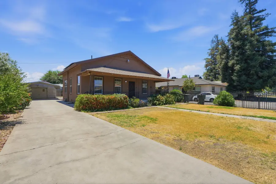 1009 W Grove Avenue, Visalia, CA 93291 - #3
