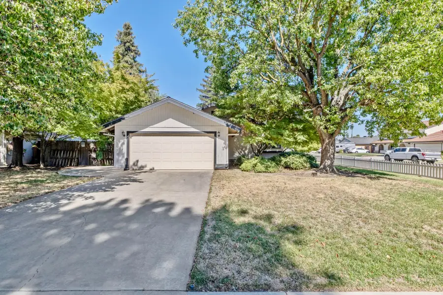 1920 E Paradise Avenue, Visalia, CA 93292 - #3