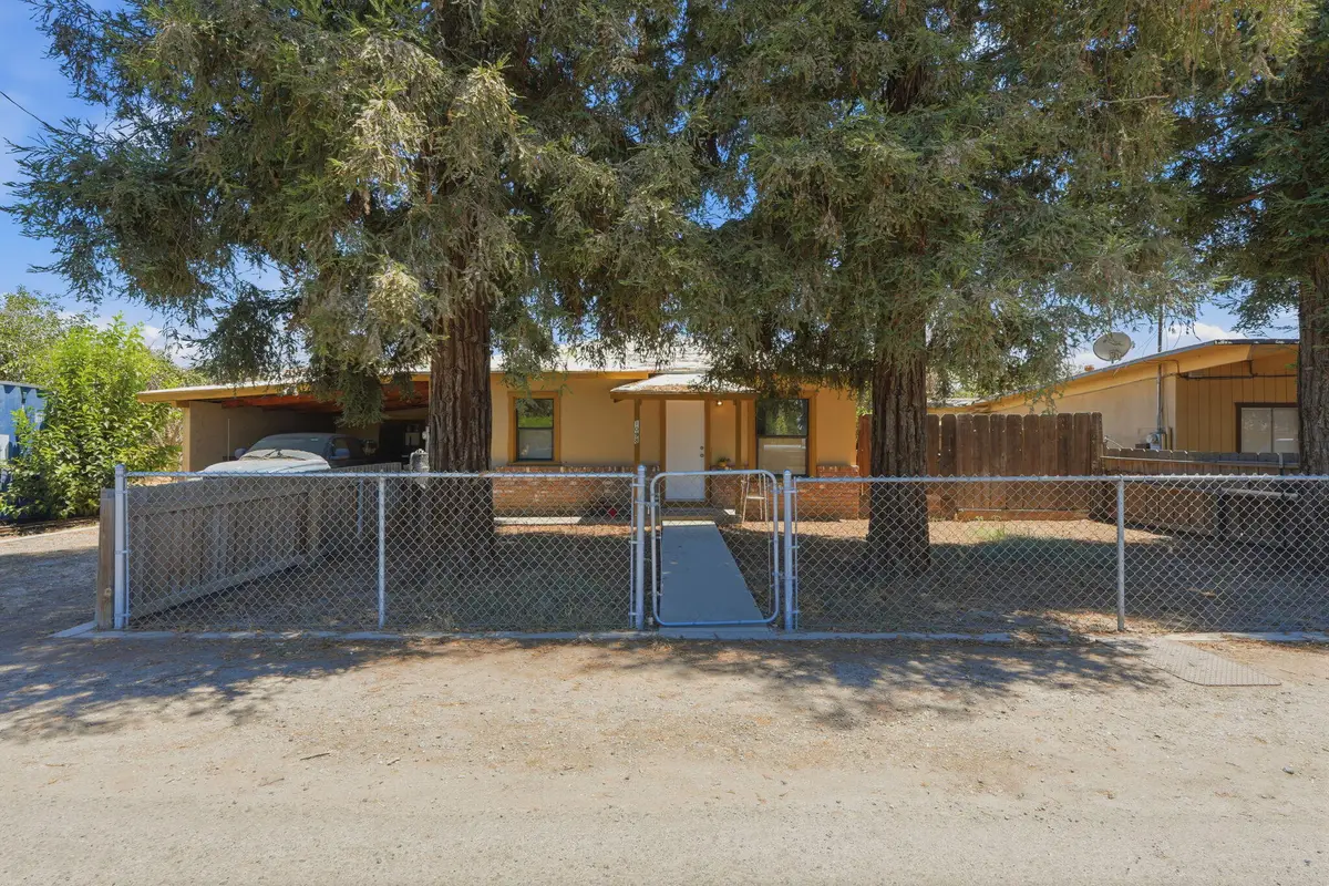 1098 N Foothill, Lindsay, CA 93247 - #1
