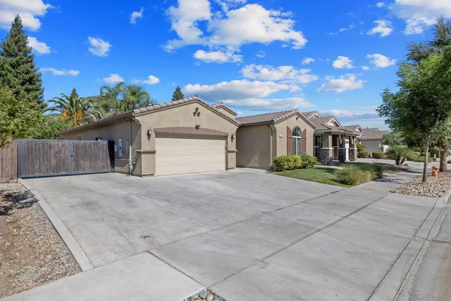 3315 S Meadowbrook Street, Visalia, CA 93292 - #3