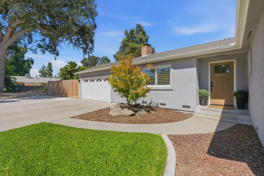 142 N Crenshaw Street, Visalia, CA 93291 - #3
