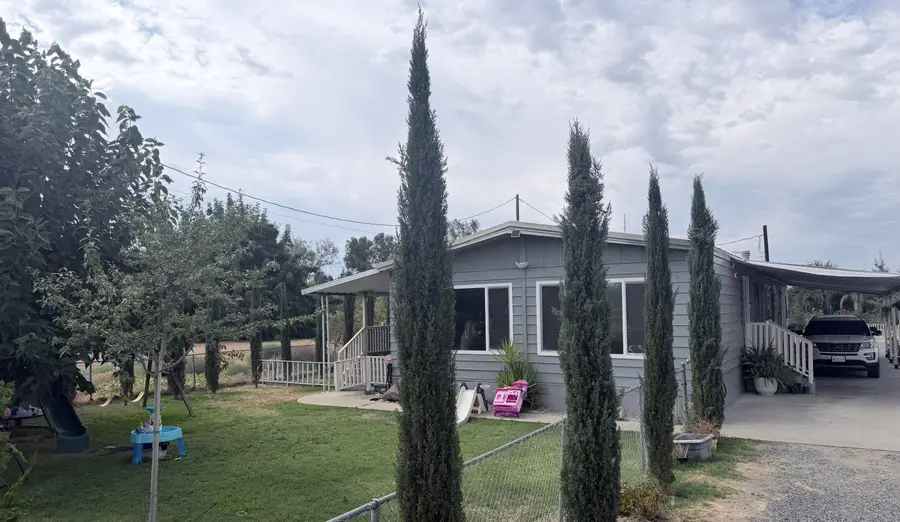 2278 W Henderson Avenue, Porterville, CA 93257 - #2