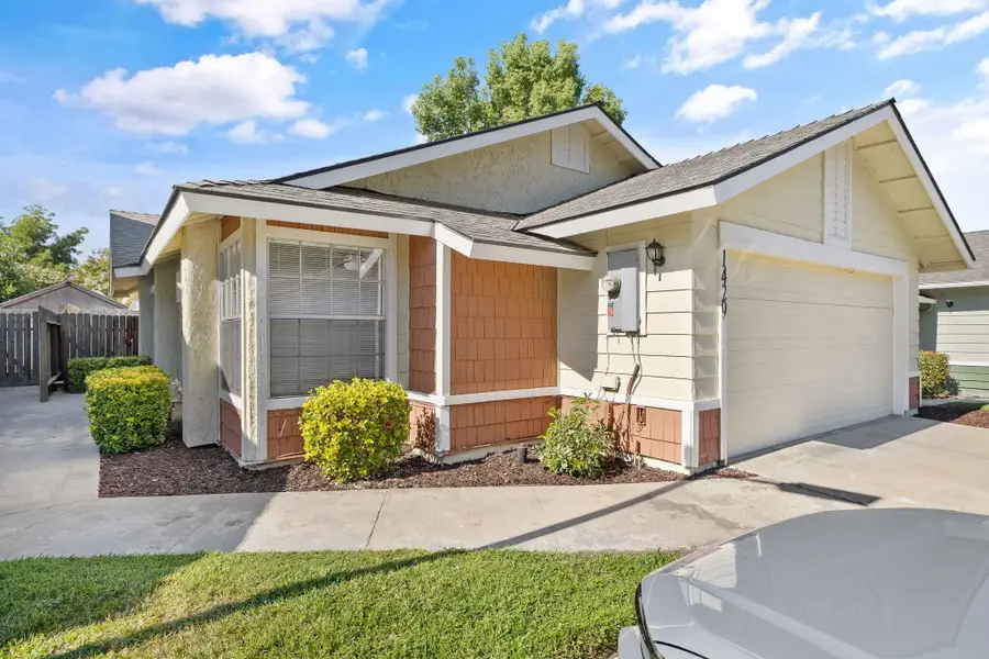 1429 E Sunnyview Avenue, Visalia, CA 93292 - #2