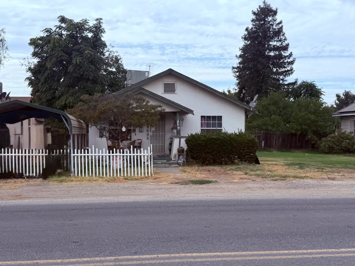 201 N Thompson St, Tipton, CA 93272 - #1