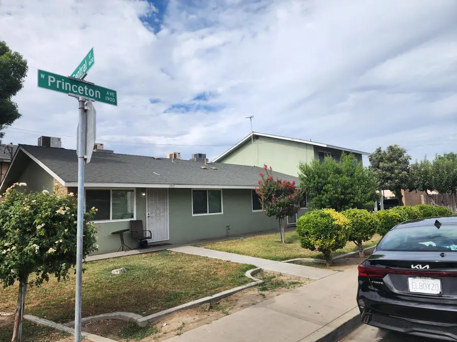 1911 W Princeton Avenue, Visalia, CA 93277 - #2