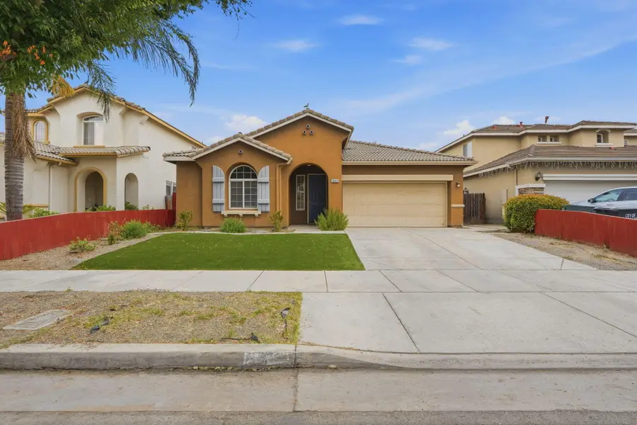 3042 W Delta Avenue, Visalia, CA 93291 - #2