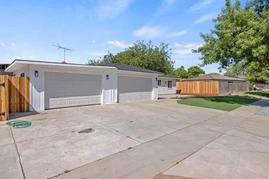 4625 N Holt Avenue, Fresno, CA 93705 - #3