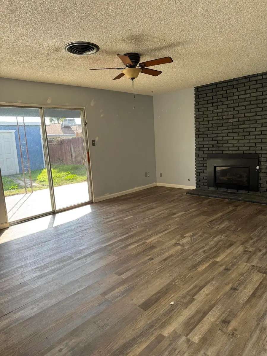 315 W Glendale Avenue, Lemoore, CA 93245 - #3
