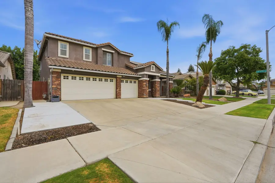 150 E Reese Avenue, Visalia, CA 93277 - #3