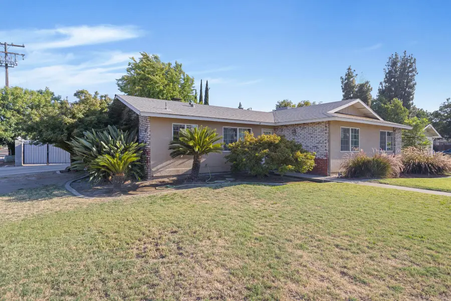1323 W Seeger Court, Visalia, CA 93277 - #3