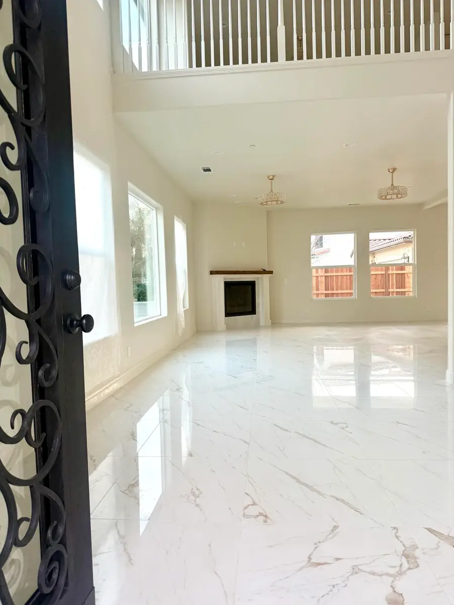 169 Lake Drive, Lemoore, CA 93245 - #3