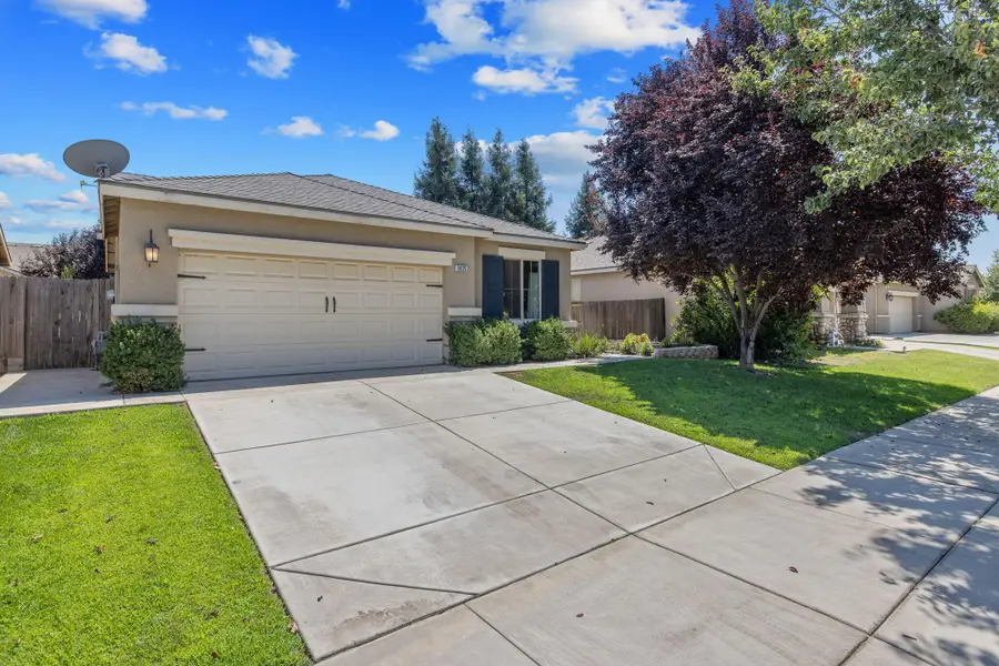 3825 E Cherry Avenue, Visalia, CA 93292 - #2