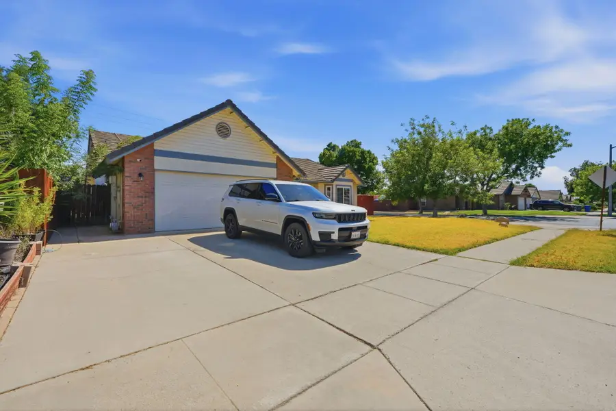 151 Brentwood Drive, Lemoore, CA 93245 - #2