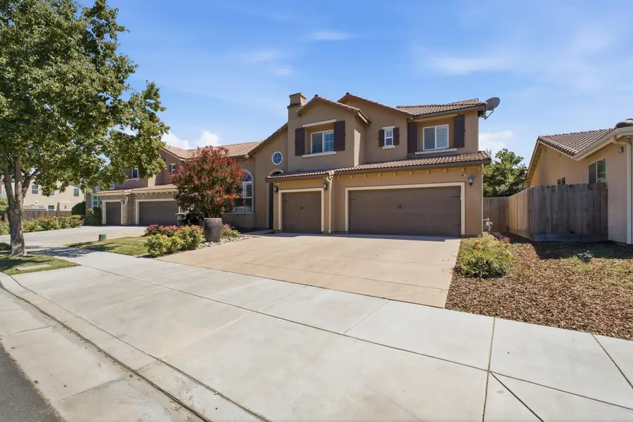 2931 W Cecil Avenue, Visalia, CA 93291 - #3