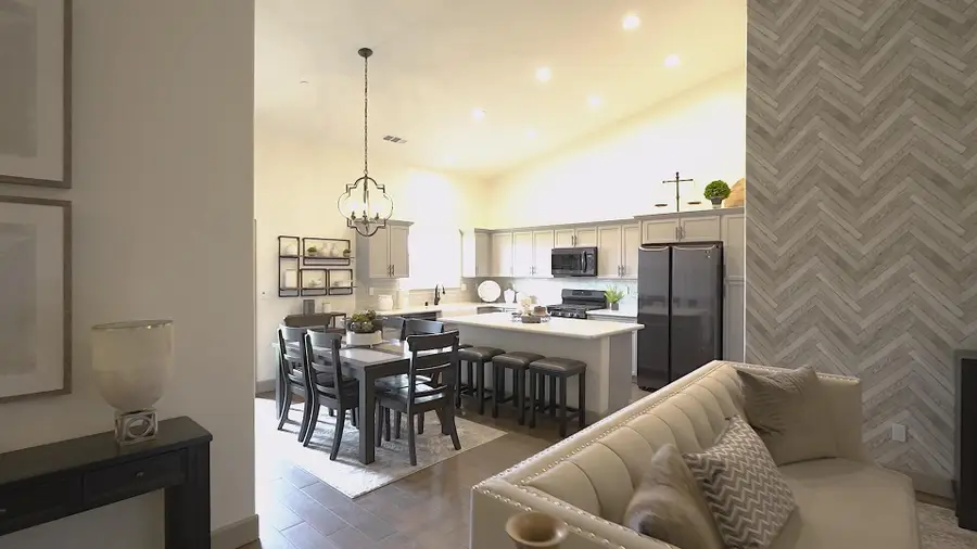 415 W Joan Avenue, Porterville, CA 93257 - #2
