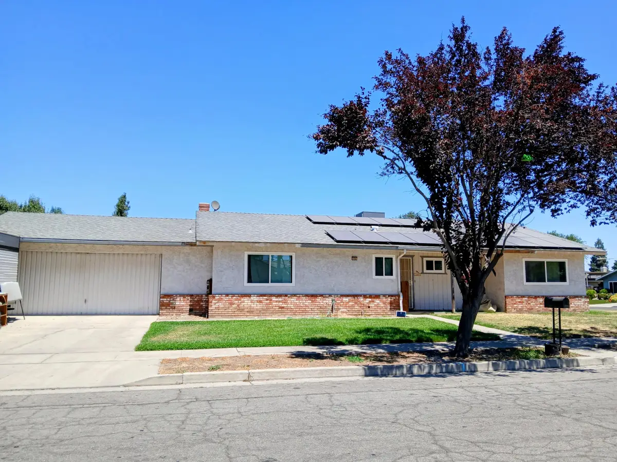 1820 E Ash Avenue, Tulare, CA 93274 - #1