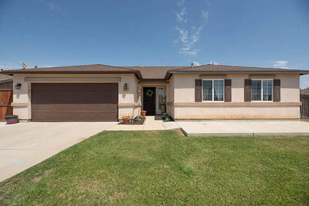 112 N Casablanca Street, Visalia, CA 93292 - #1