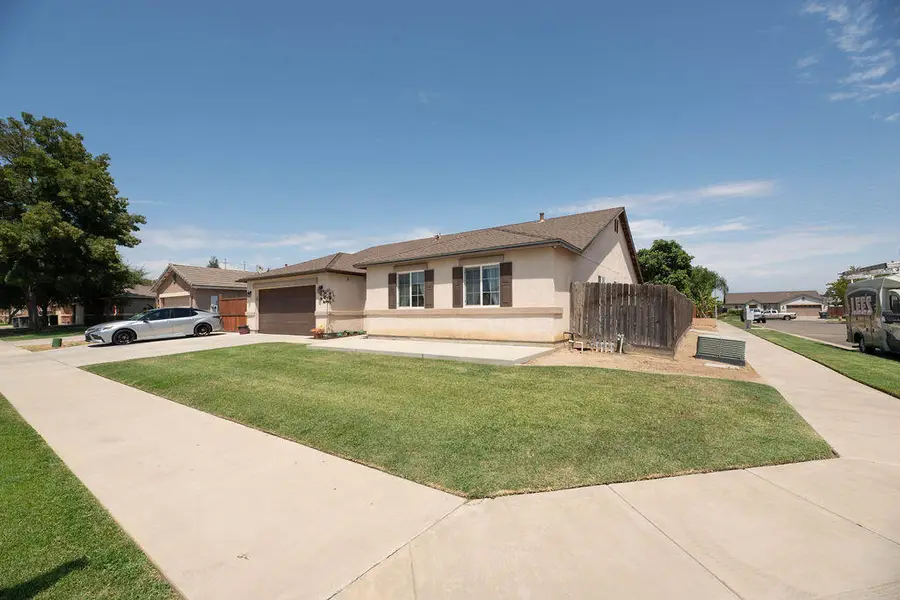 112 N Casablanca Street, Visalia, CA 93292 - #3