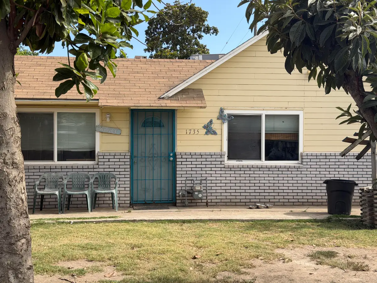 1735 W Connelly Avenue, Visalia, CA 93291 - #1