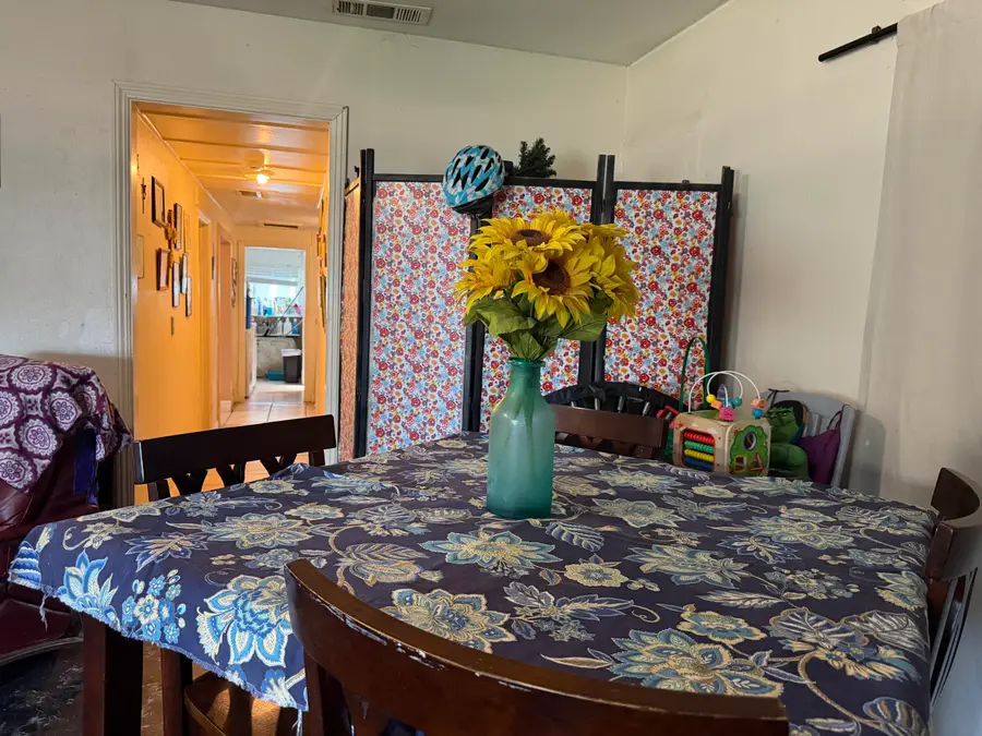 1735 W Connelly Avenue, Visalia, CA 93291 - #3
