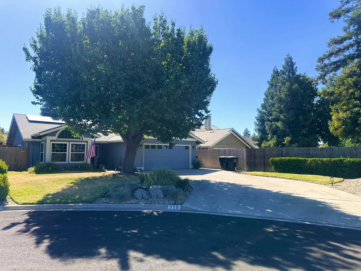 900 N Oakwood Court, Visalia, CA 93291 - #1
