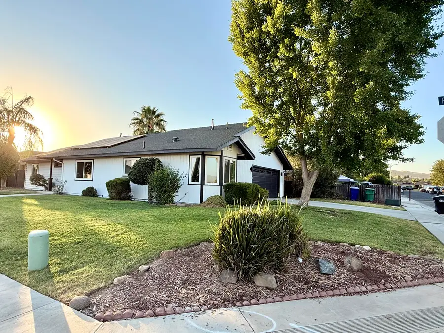 1040 E Putnam Avenue, Porterville, CA 93257 - #3