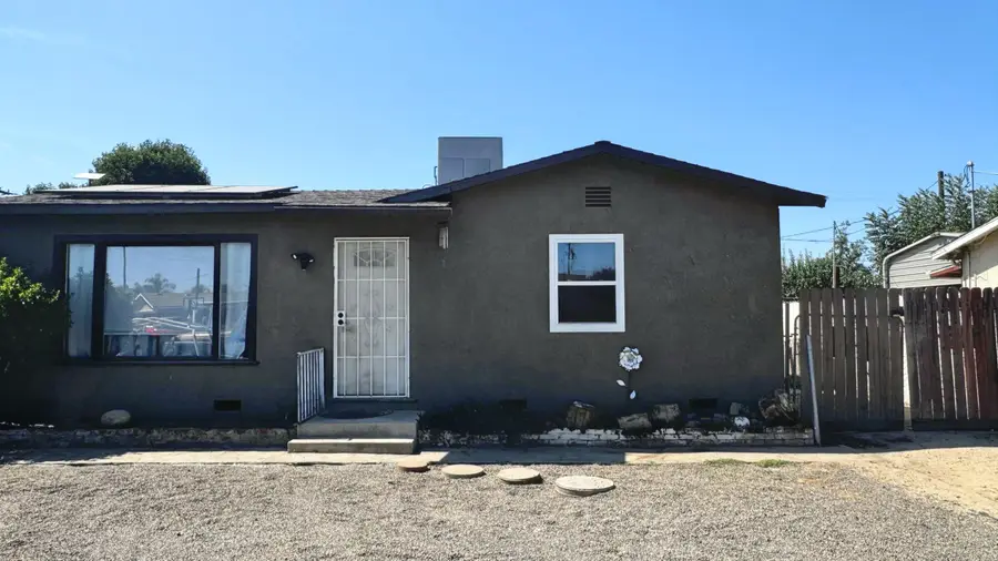 927 W Buena Vista Avenue, Visalia, CA 93291 - #2
