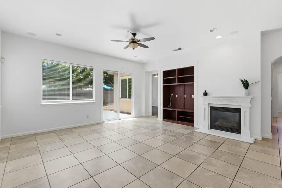 3325 W Stewart Avenue, Visalia, CA 93291 - #3