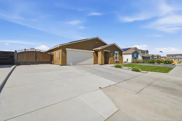 2068 W Madalyn Avenue, Tulare, CA 93274
