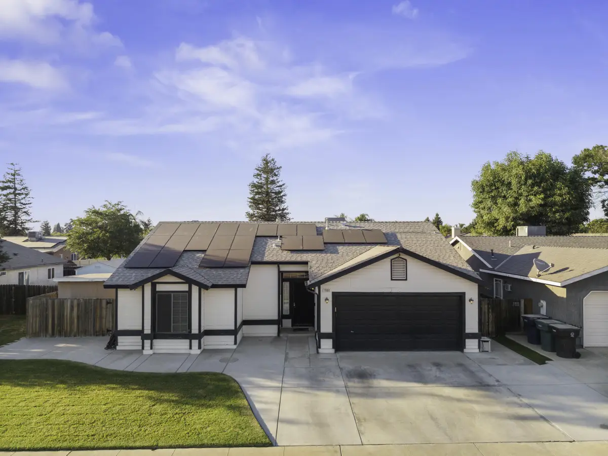 1960 W Merritt Avenue, Tulare, CA 93274 - #1
