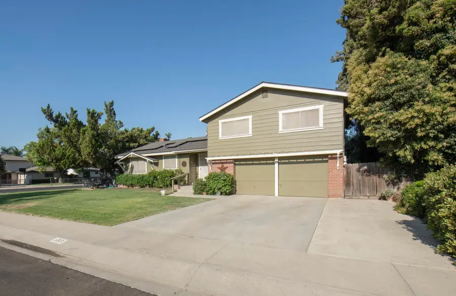 1321 S Goddard Street, Visalia, CA 93292 - #2