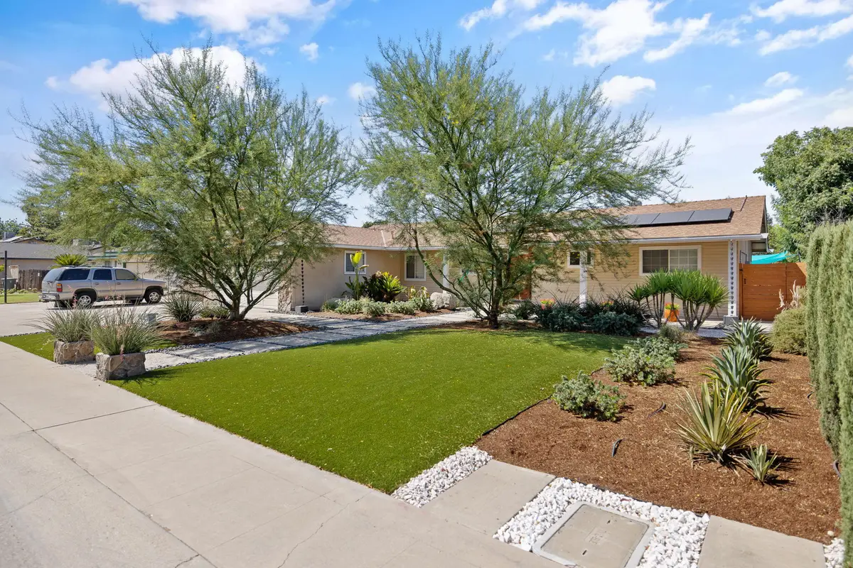 3500 W Hillsdale Avenue, Visalia, CA 93291 - #1
