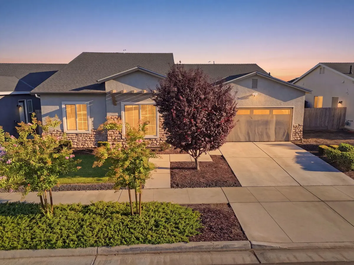 2407 W Andrew Lane, Hanford, CA 93230 - #1