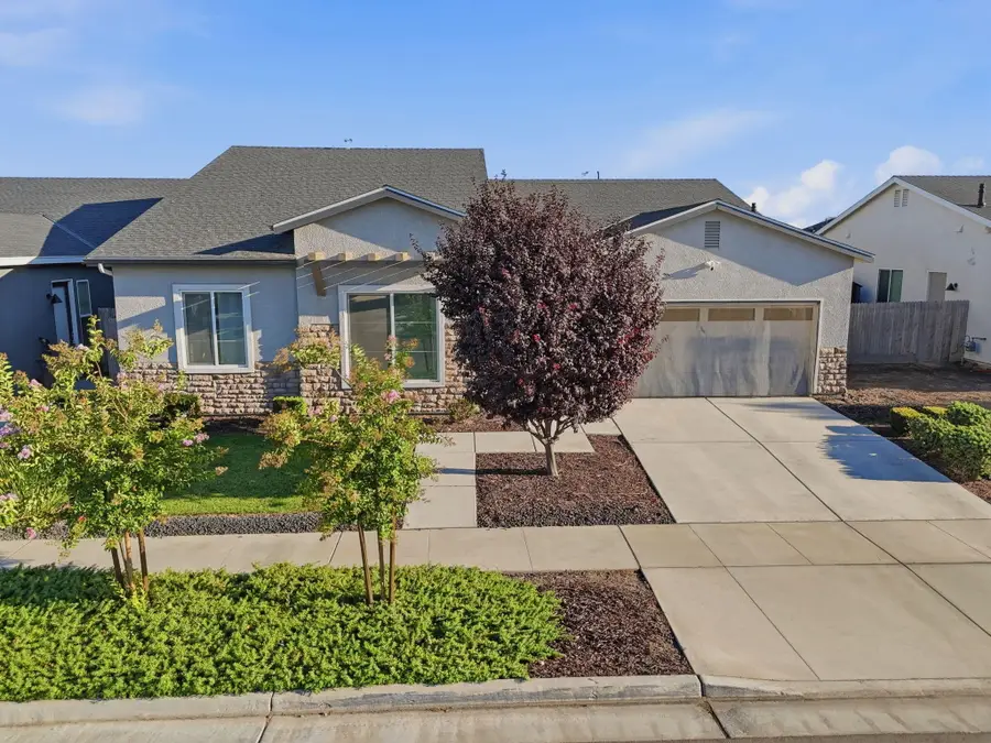 2407 W Andrew Lane, Hanford, CA 93230 - #2