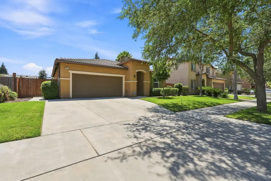 3911 W Buena Vista Avenue, Visalia, CA 93291 - #3