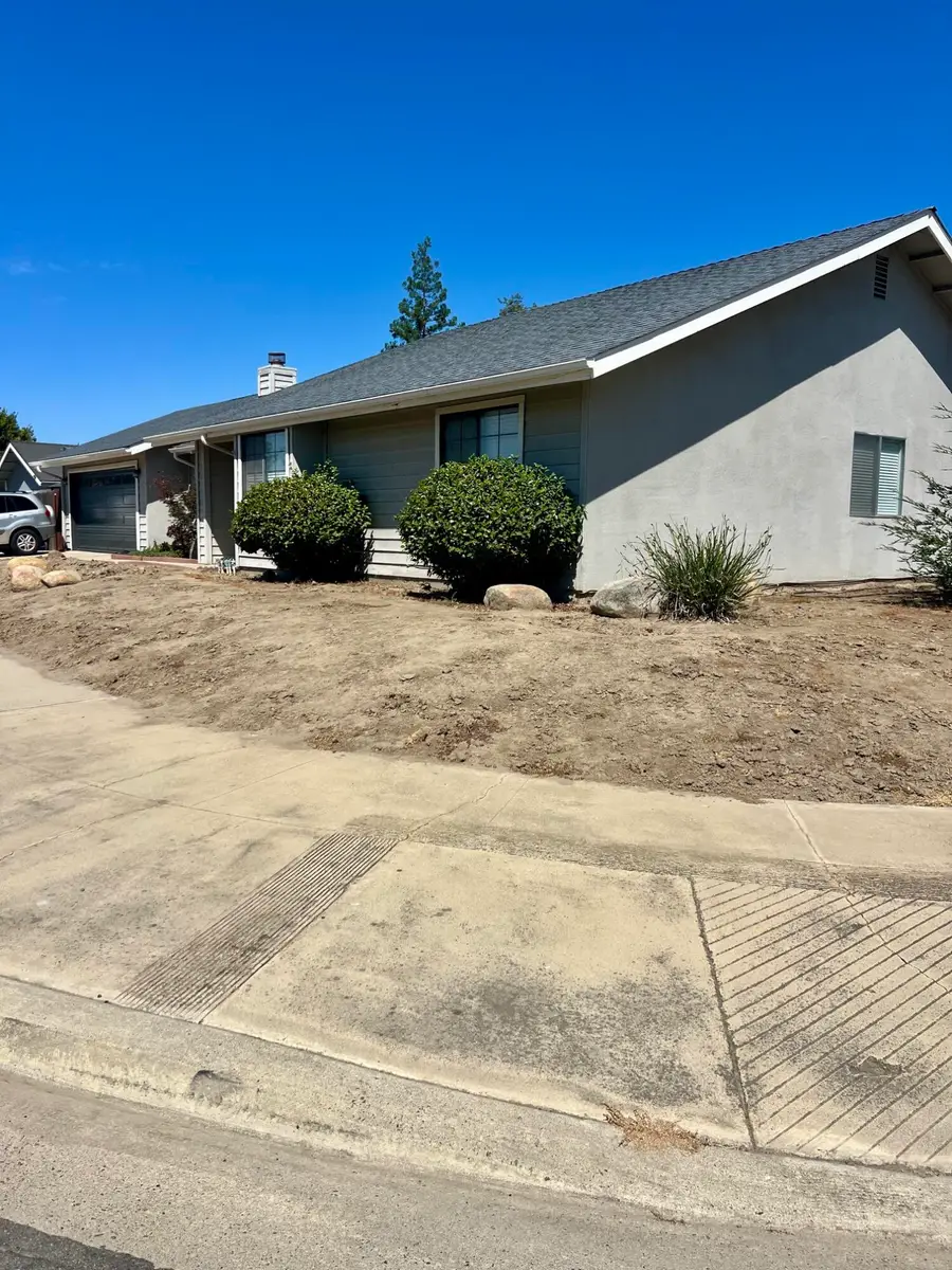 1876 Plymouth Avenue, Tulare, CA 93274 - #2