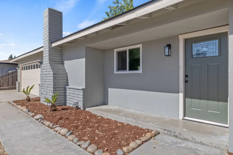 1733 S Johnson Street, Visalia, CA 93277 - #3