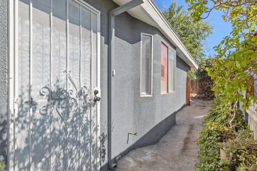 5451 W Santa Ana Avenue, Fresno, CA 93722 - #3