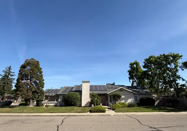 2300 E Iris Avenue, Visalia, CA 93292