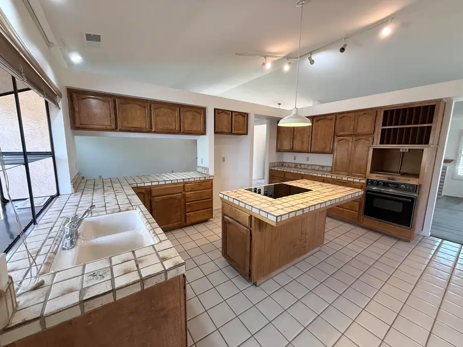 2300 E Iris Avenue, Visalia, CA 93292 - #3