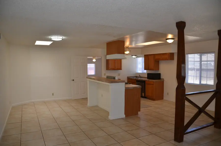 1076 Lincolnwood Circle, Hanford, CA 93230 - #2