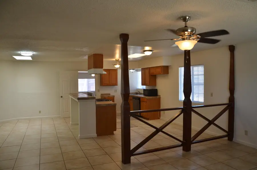 1076 Lincolnwood Circle, Hanford, CA 93230 - #3