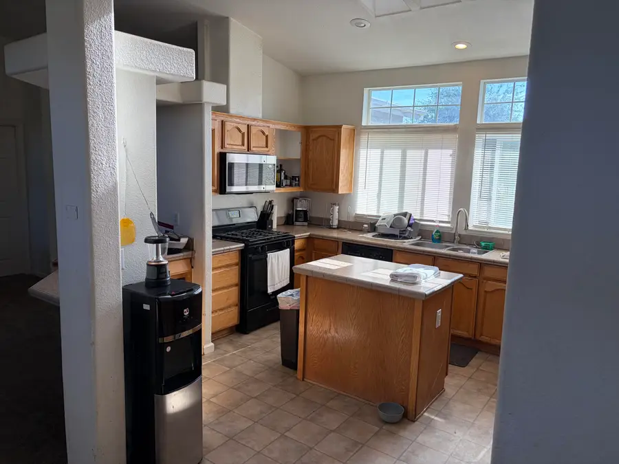 37421 Millwood Drive, Woodlake, CA 93286 - #3