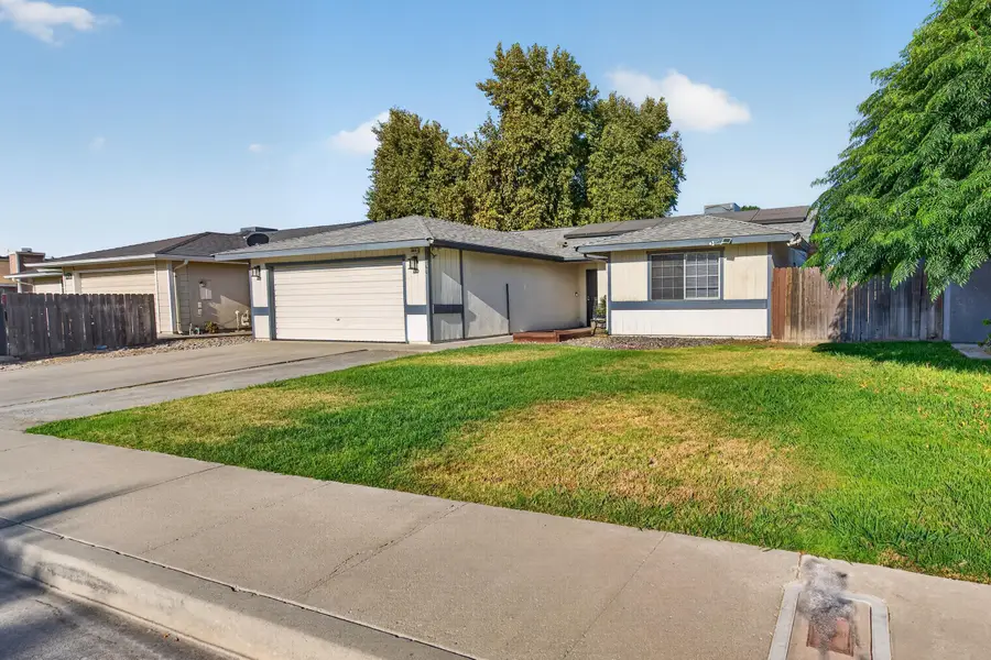 560 Manor Avenue, Hanford, CA 93230 - #2