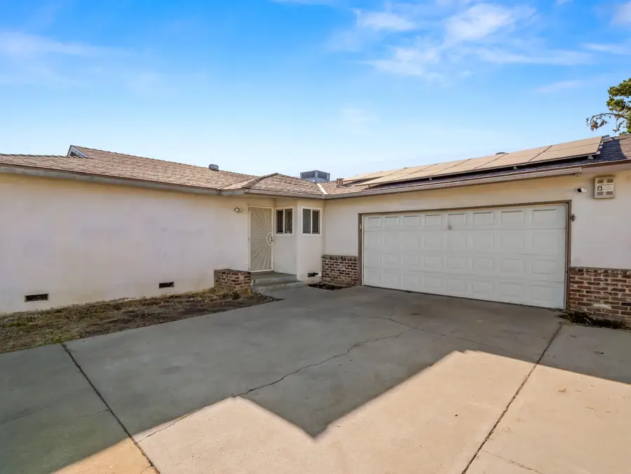 5687 E Ashlan Avenue, Fresno, CA 93727 - #2